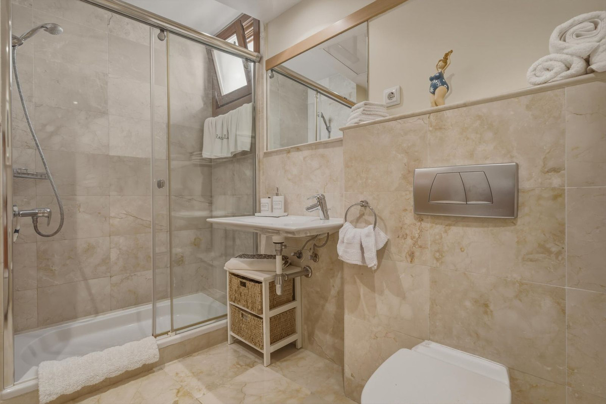 Se vende Apartamento Planta Media de 3 dormitorios en Costa Del Sol, Málaga, España