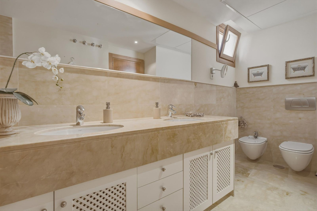 Se vende Apartamento Planta Media de 3 dormitorios en Costa Del Sol, Málaga, España