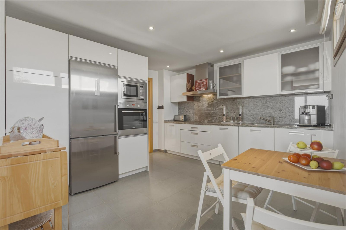 Se vende Apartamento Planta Media de 3 dormitorios en Costa Del Sol, Málaga, España