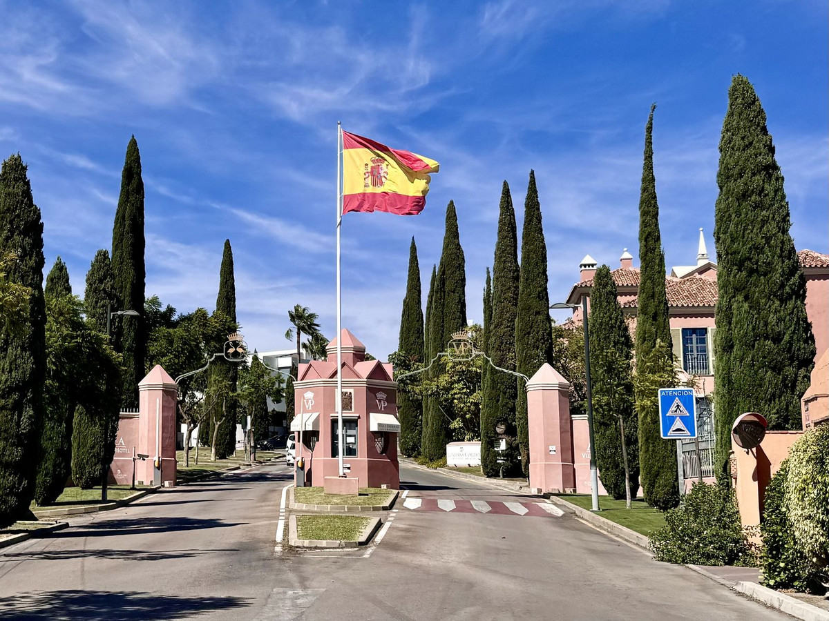 3 Bed Apartment for sale in Los Flamingos Costa Del Sol, Málaga, Spain