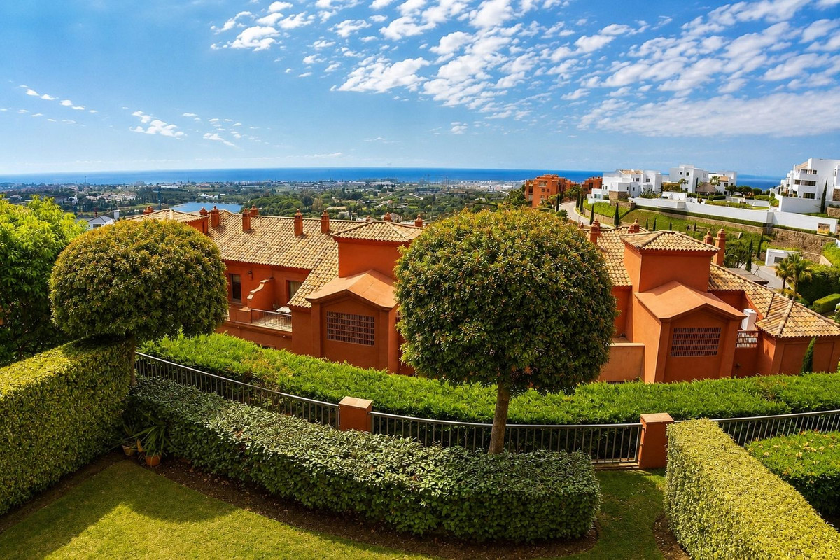3 Bed Apartment for sale in Los Flamingos Costa Del Sol, Málaga, Spain