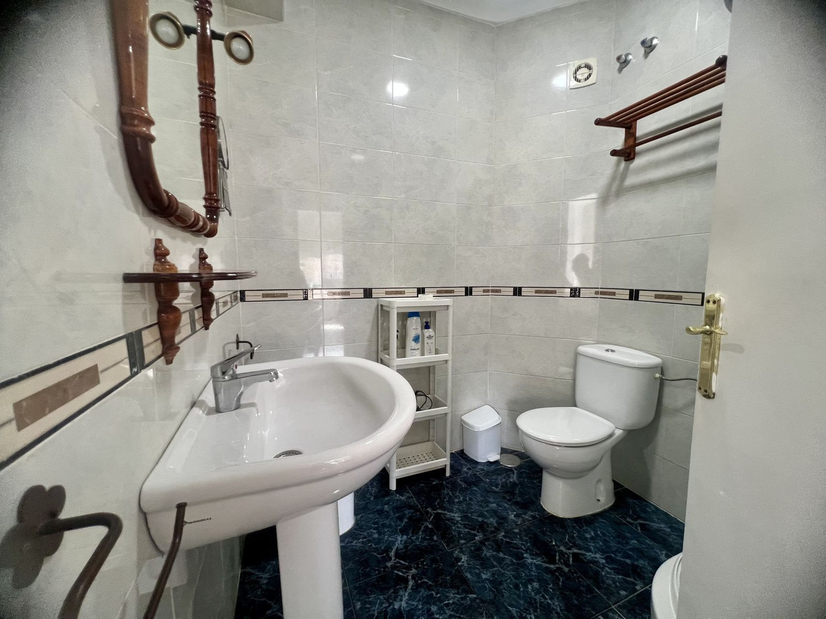 Se vende Apartamento Planta Media de 3 dormitorios en Costa Del Sol, Málaga, España