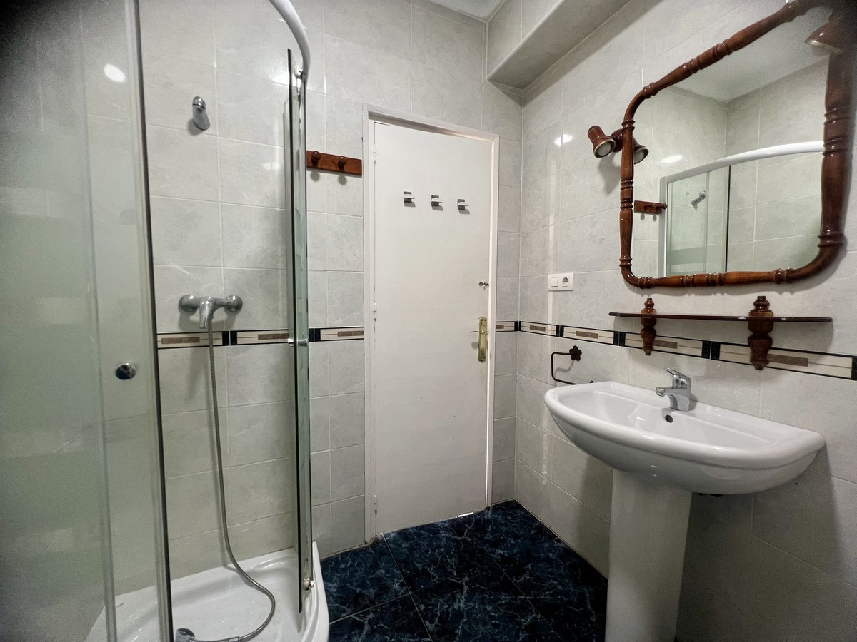 Se vende Apartamento Planta Media de 3 dormitorios en Costa Del Sol, Málaga, España