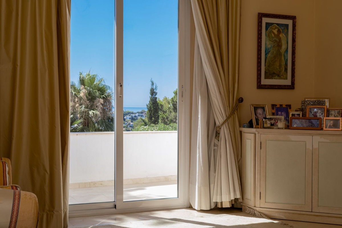 7 Bed Townhouse for sale in El Paraiso Costa Del Sol, Málaga, Spain