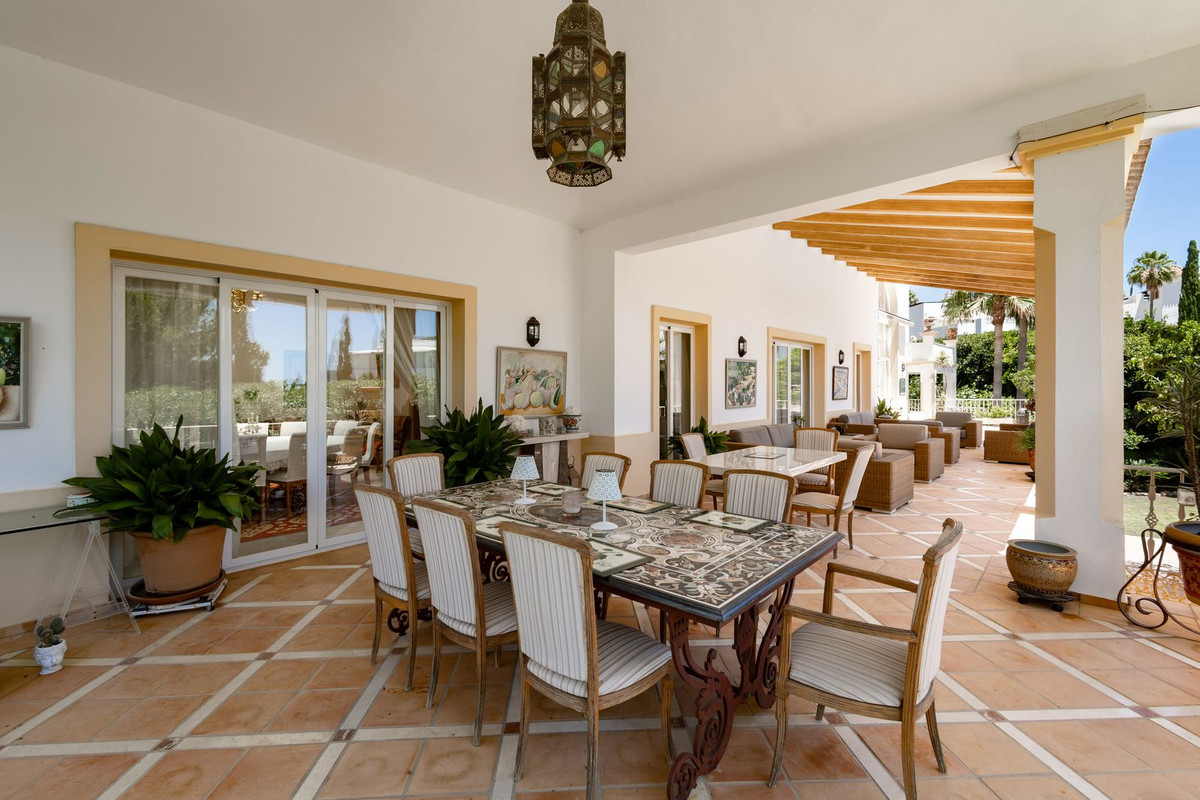 7 Bed Townhouse for sale in El Paraiso Costa Del Sol, Málaga, Spain