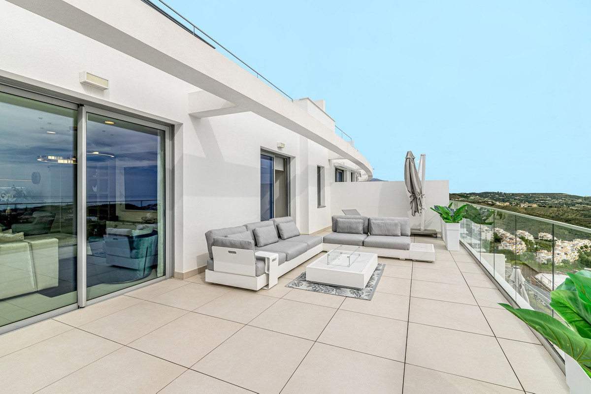 2 Bed Apartment for sale in Calanova Golf Costa Del Sol, Málaga, Spain