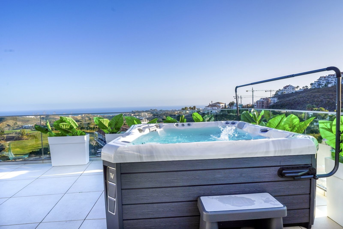2 Bed Apartment for sale in Calanova Golf Costa Del Sol, Málaga, Spain