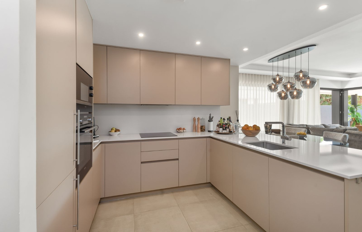 3 Bed Apartment for sale in Estepona Costa Del Sol, Málaga, Spain