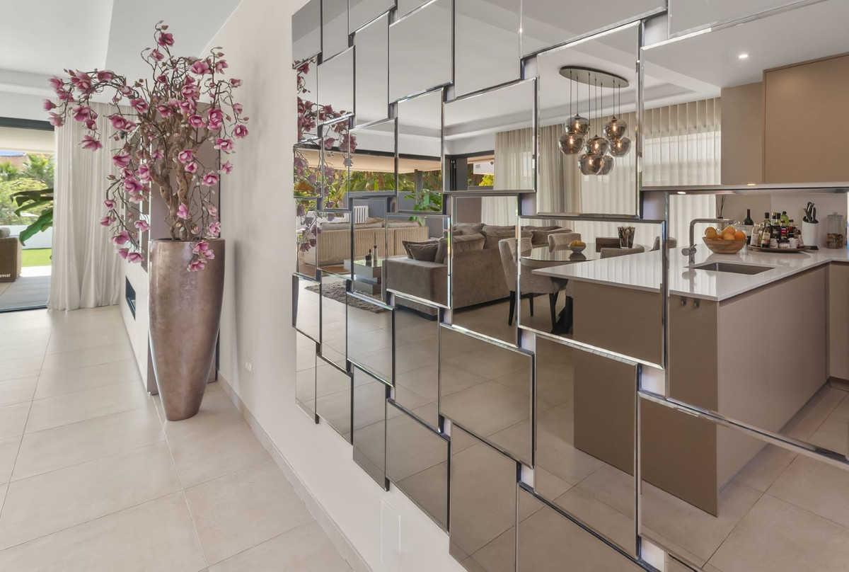 3 Bed Apartment for sale in Estepona Costa Del Sol, Málaga, Spain