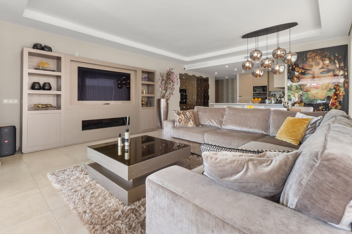 3 Bed Apartment for sale in Estepona Costa Del Sol, Málaga, Spain