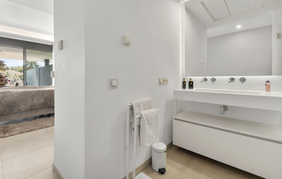 3 Bed Apartment for sale in Estepona Costa Del Sol, Málaga, Spain