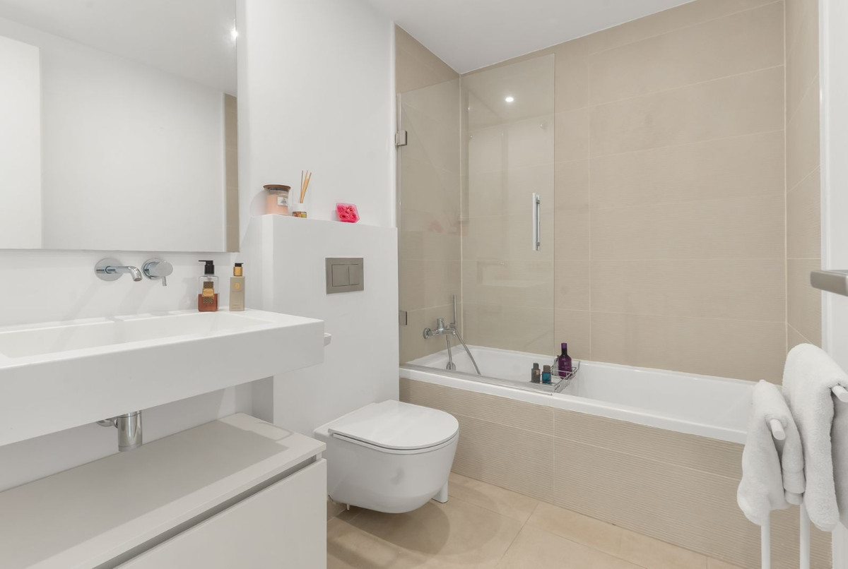 3 Bed Apartment for sale in Estepona Costa Del Sol, Málaga, Spain