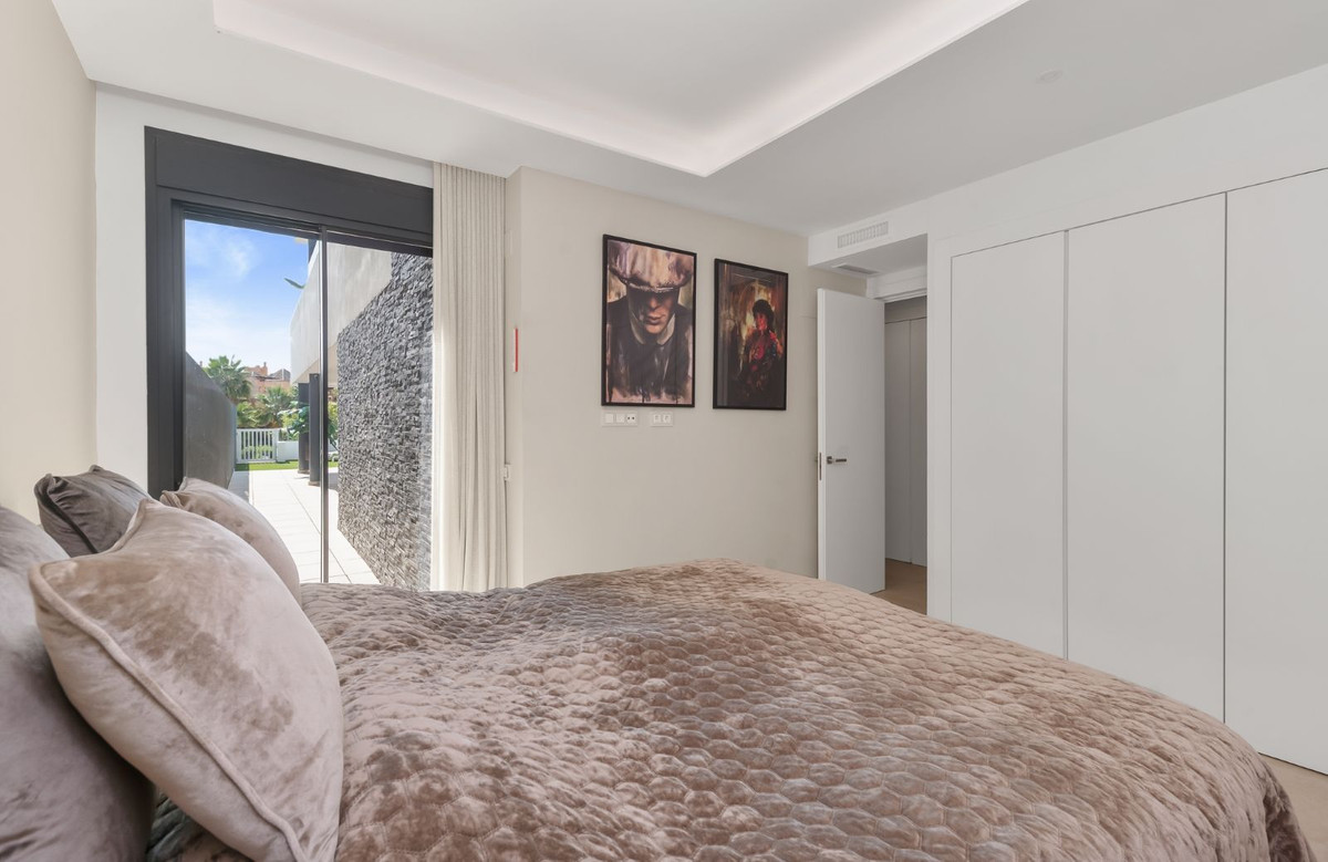 3 Bed Apartment for sale in Estepona Costa Del Sol, Málaga, Spain