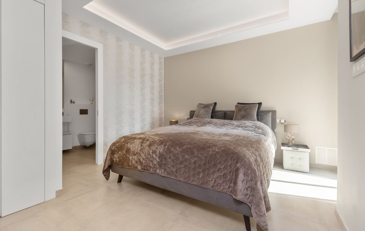 3 Bed Apartment for sale in Estepona Costa Del Sol, Málaga, Spain