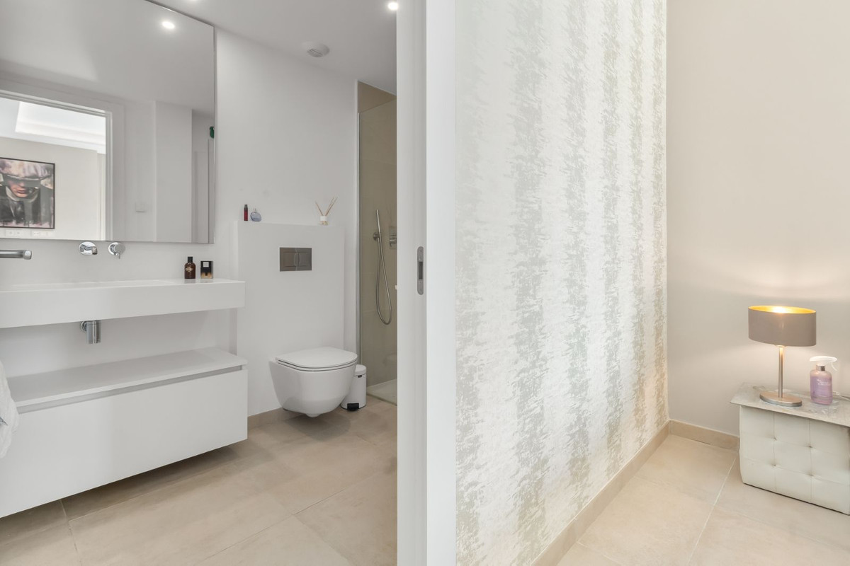 3 Bed Apartment for sale in Estepona Costa Del Sol, Málaga, Spain