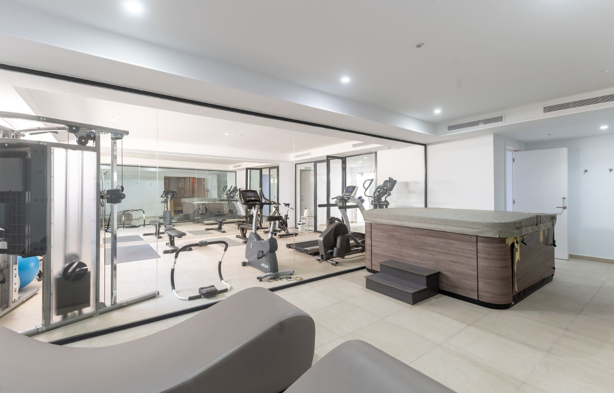 3 Bed Apartment for sale in Estepona Costa Del Sol, Málaga, Spain