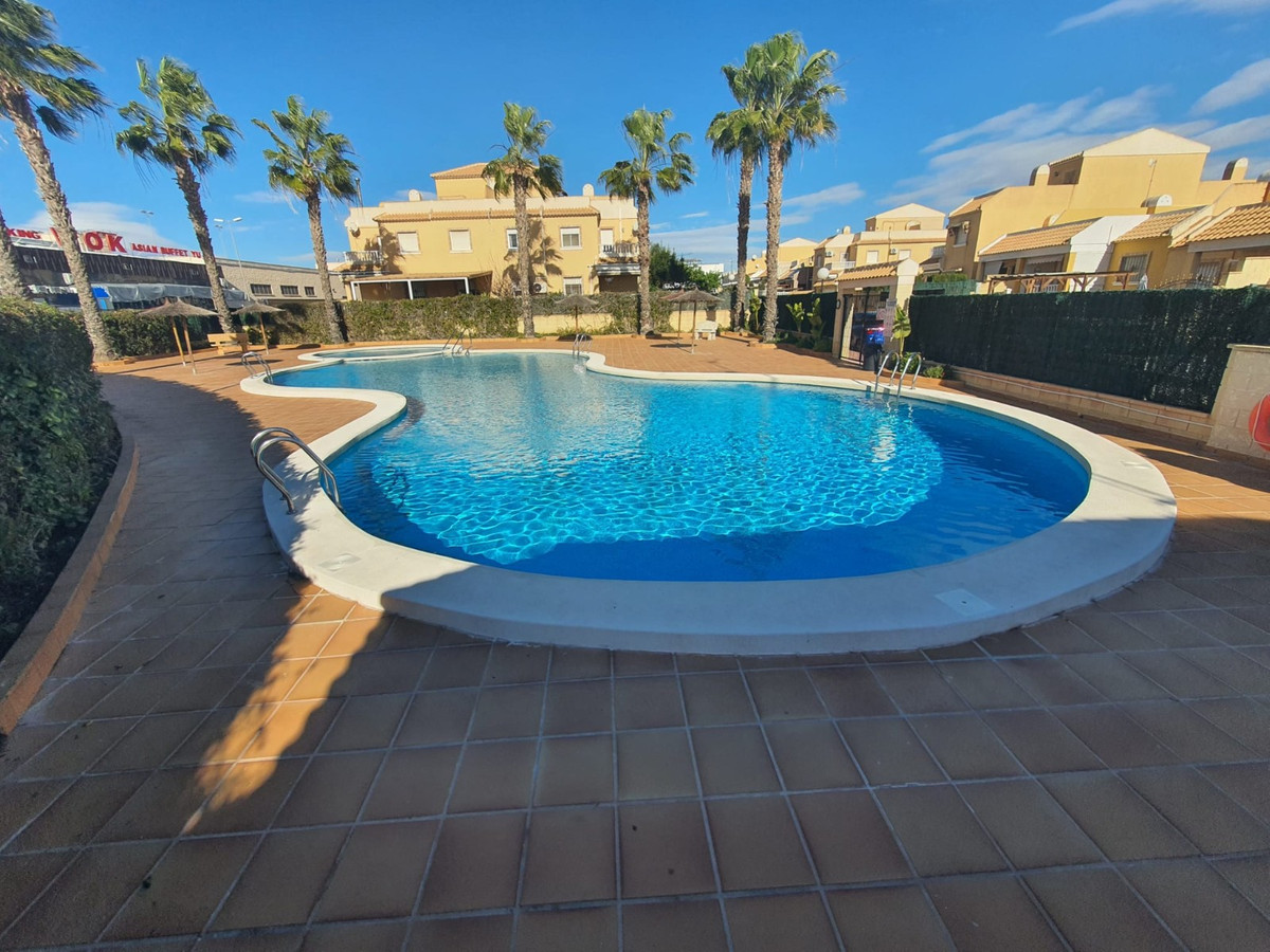 Se vende Villa - Chalet de 3 dormitorios en Costa Blanca, Alicante, España