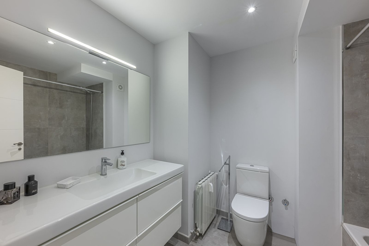 2 Bed Apartment for sale in Nueva Andalucía Costa Del Sol, Málaga, Spain