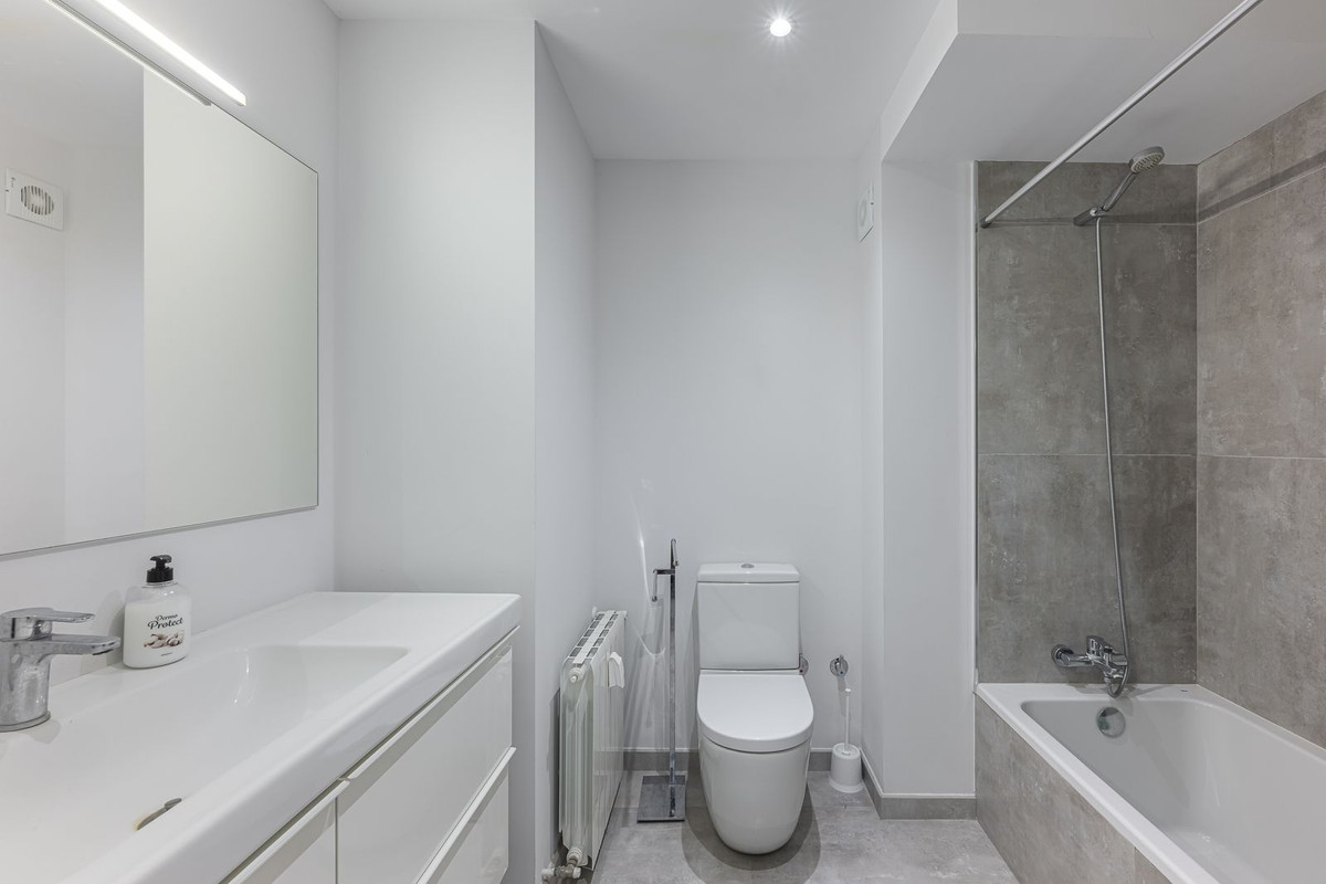 2 Bed Apartment for sale in Nueva Andalucía Costa Del Sol, Málaga, Spain