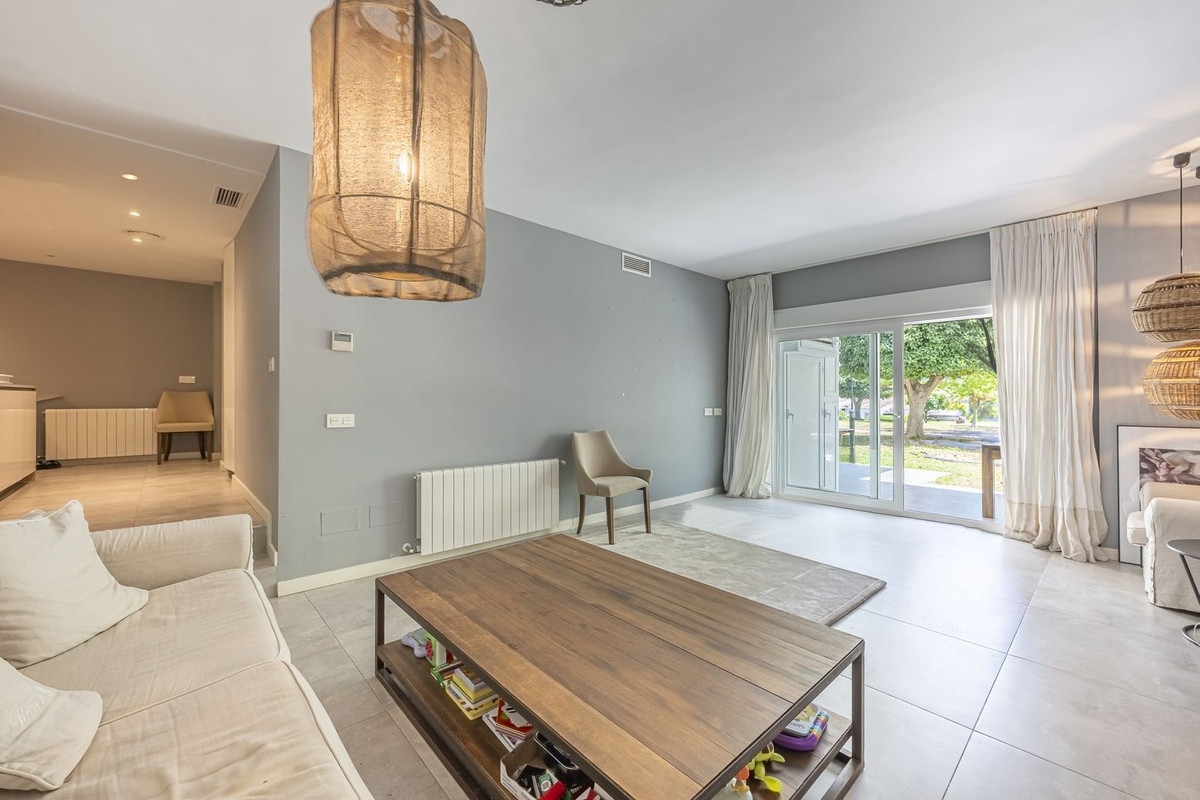 2 Bed Apartment for sale in Nueva Andalucía Costa Del Sol, Málaga, Spain