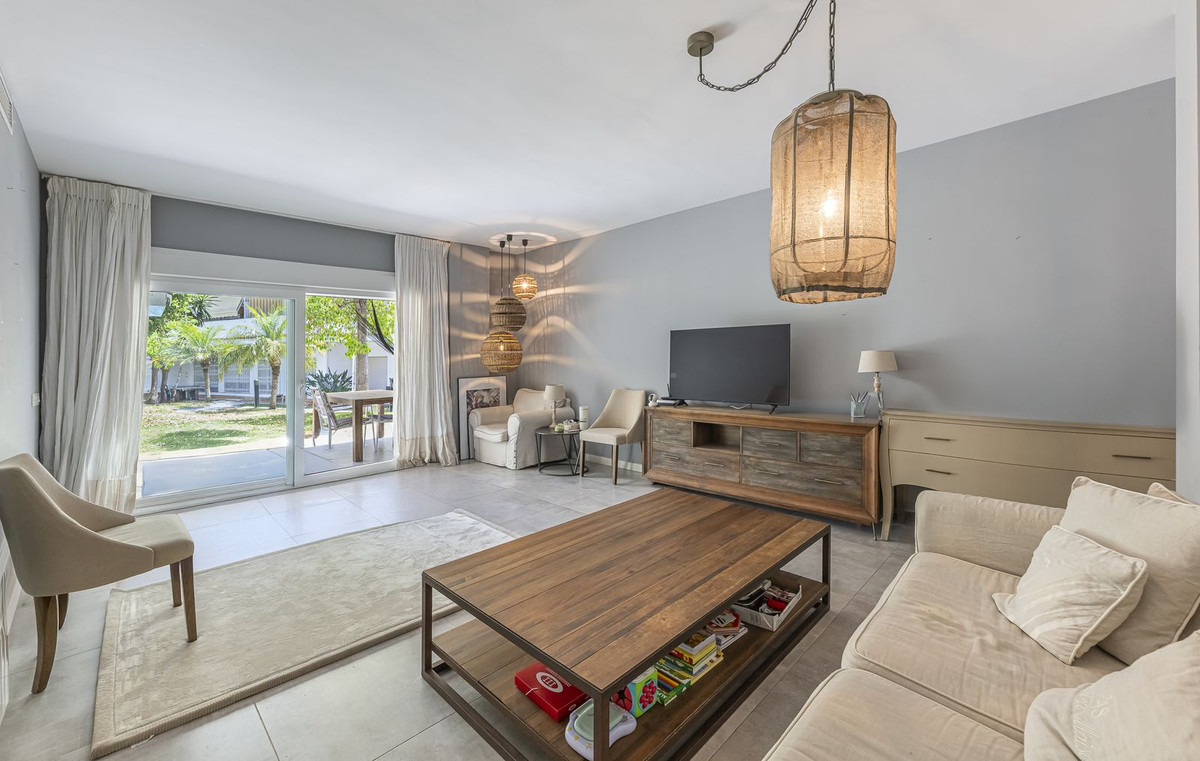 2 Bed Apartment for sale in Nueva Andalucía Costa Del Sol, Málaga, Spain