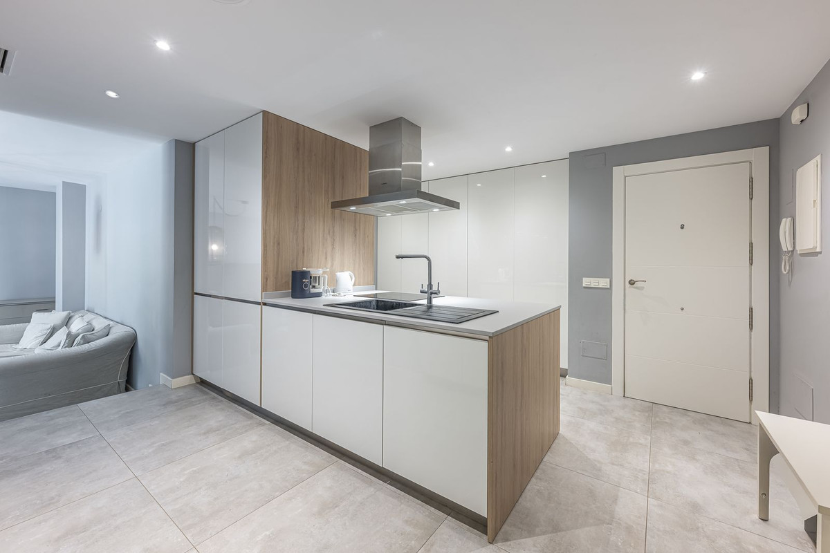 2 Bed Apartment for sale in Nueva Andalucía Costa Del Sol, Málaga, Spain
