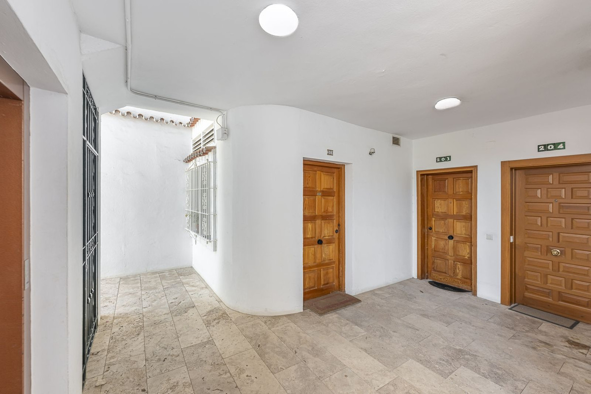 2 Bed Apartment for sale in Nueva Andalucía Costa Del Sol, Málaga, Spain