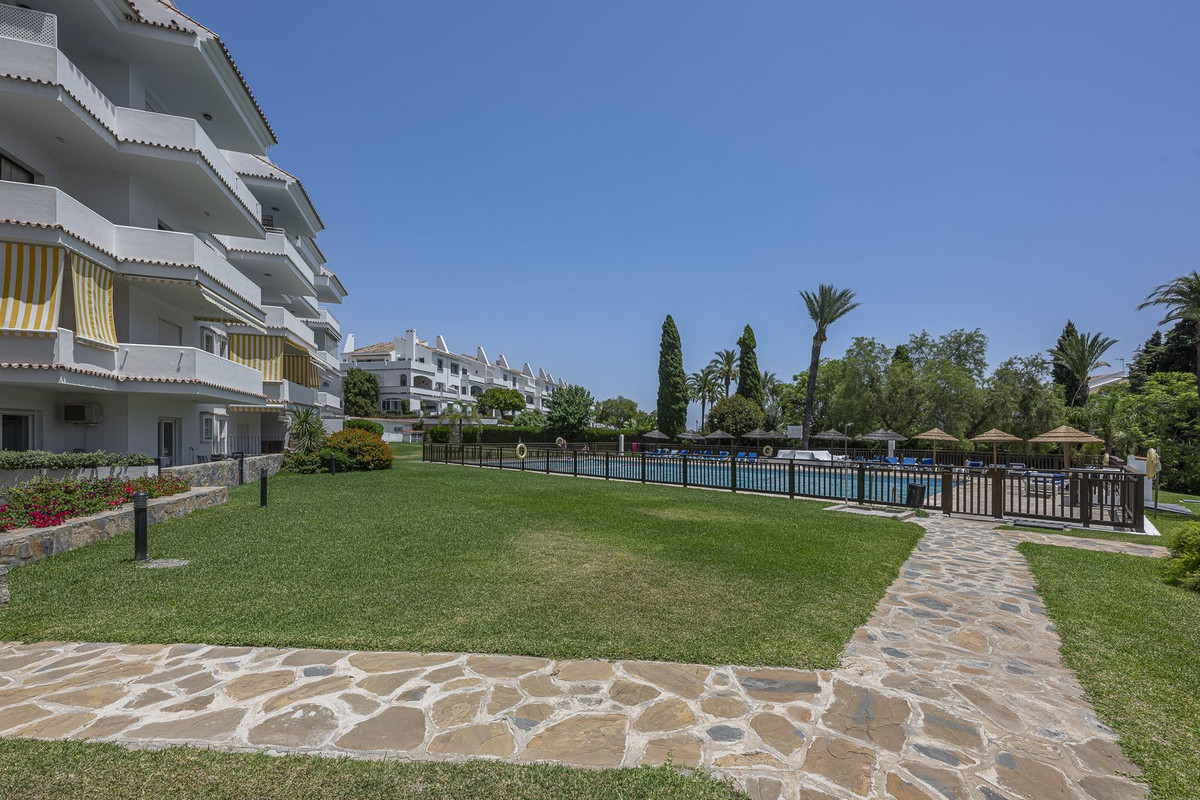 2 Bed Apartment for sale in Nueva Andalucía Costa Del Sol, Málaga, Spain