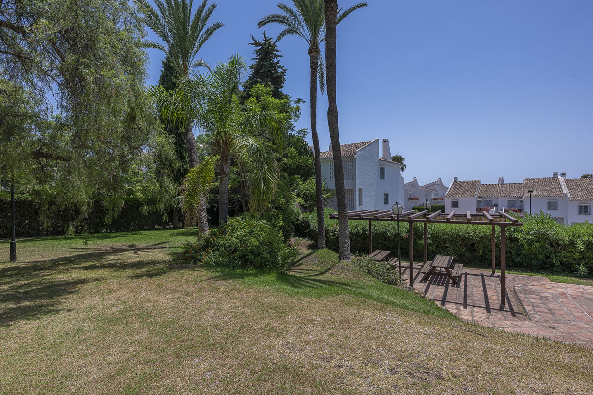 2 Bed Apartment for sale in Nueva Andalucía Costa Del Sol, Málaga, Spain