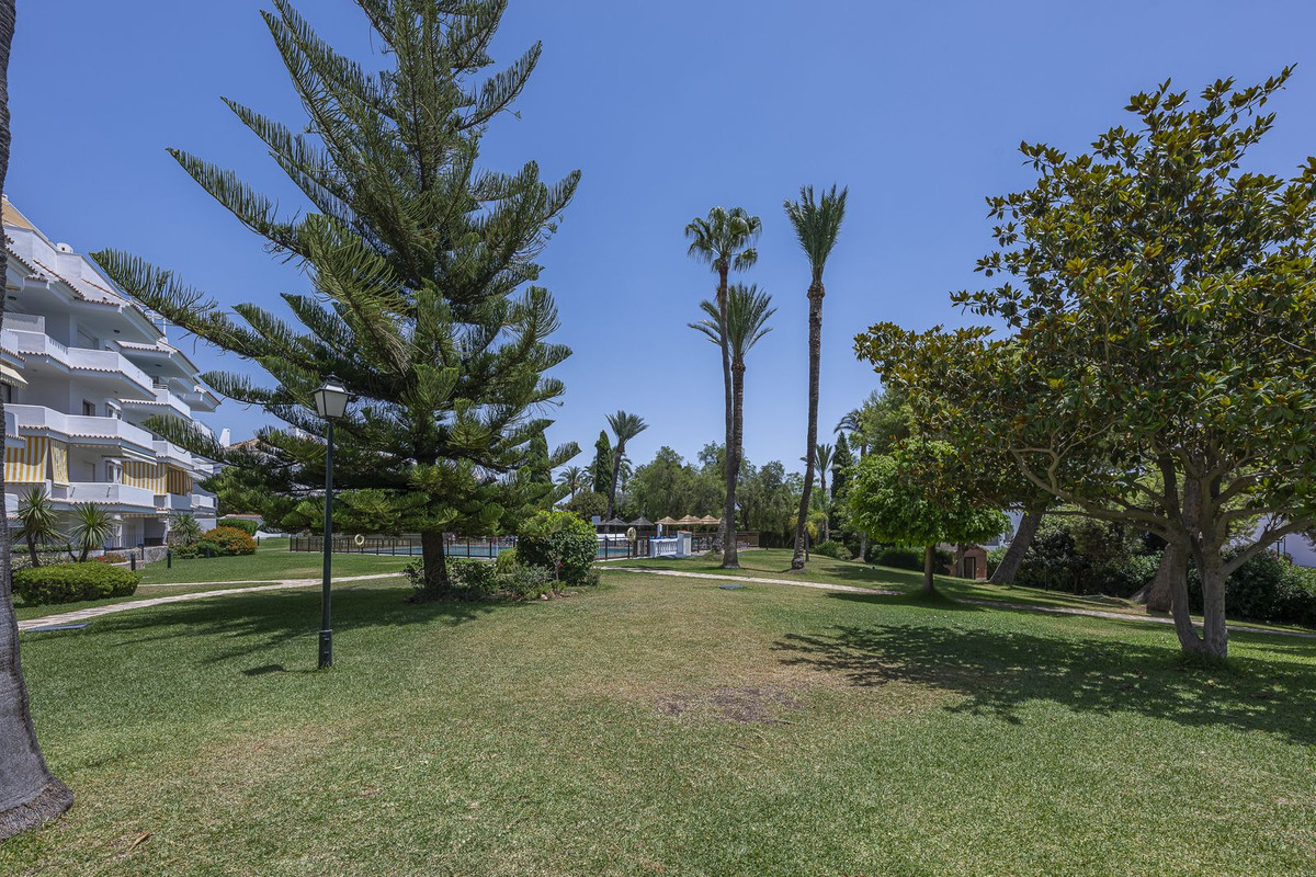 2 Bed Apartment for sale in Nueva Andalucía Costa Del Sol, Málaga, Spain