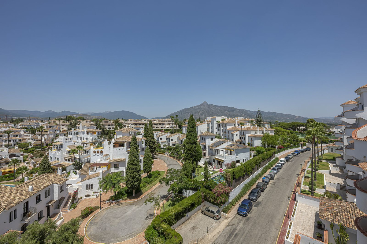 2 Bed Apartment for sale in Nueva Andalucía Costa Del Sol, Málaga, Spain