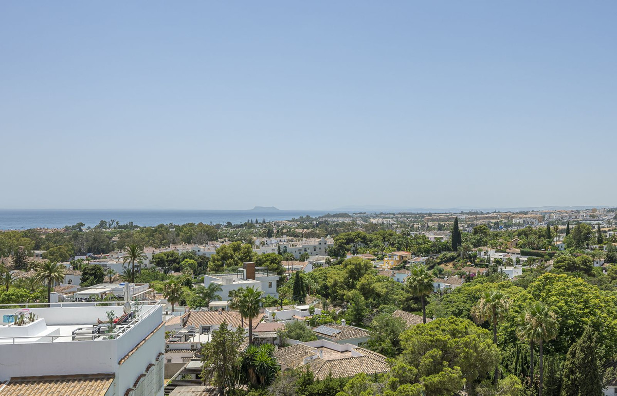 2 Bed Apartment for sale in Nueva Andalucía Costa Del Sol, Málaga, Spain