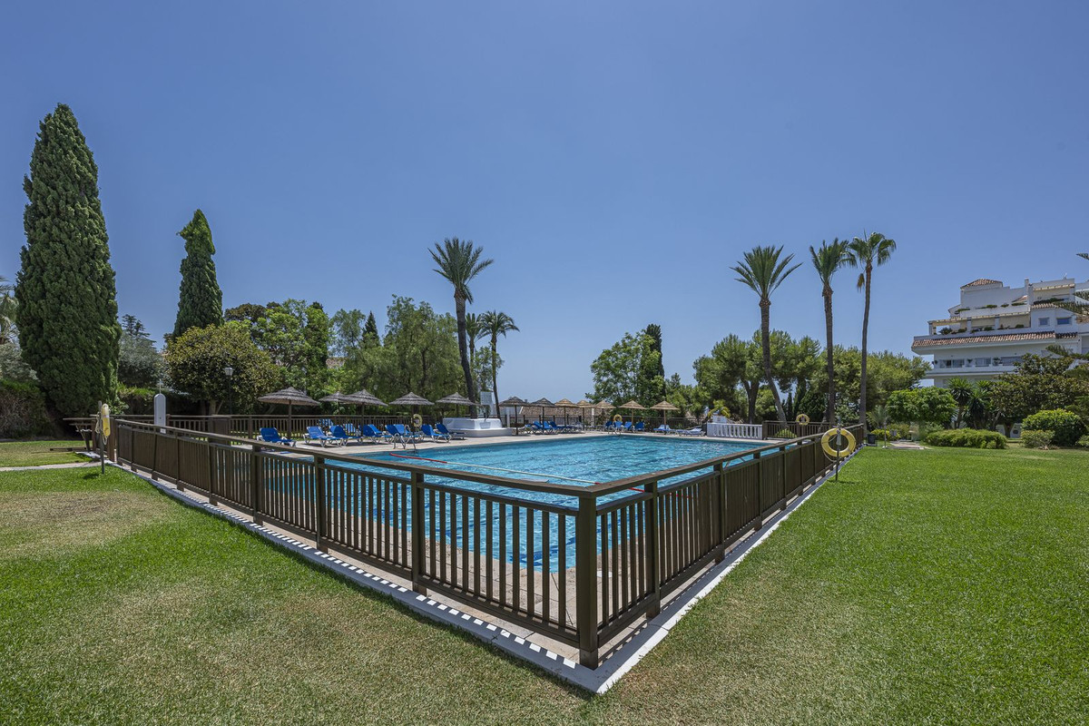 2 Bed Apartment for sale in Nueva Andalucía Costa Del Sol, Málaga, Spain