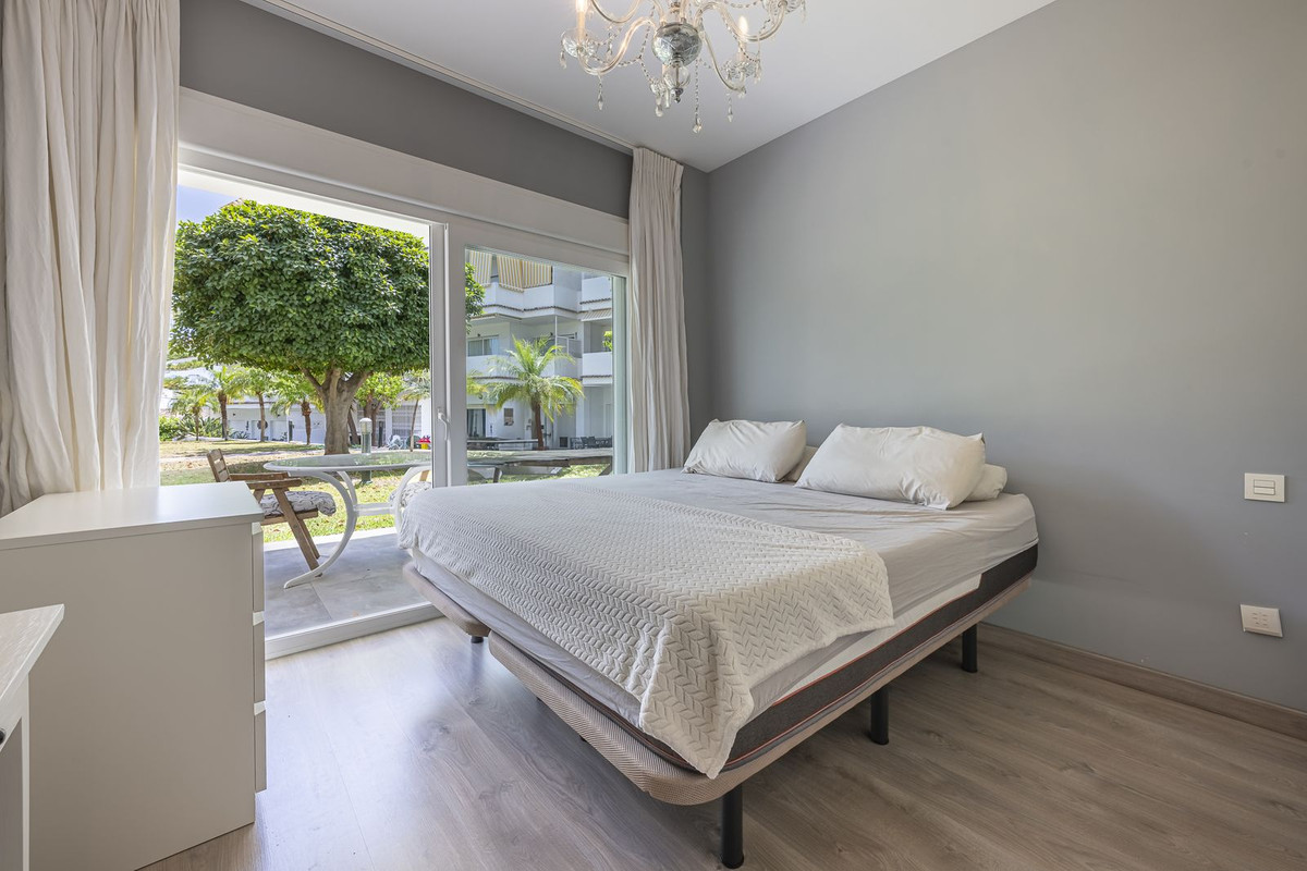 2 Bed Apartment for sale in Nueva Andalucía Costa Del Sol, Málaga, Spain