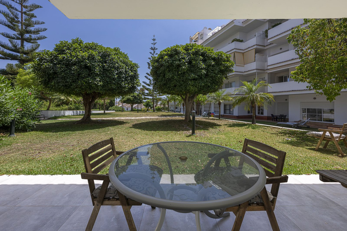 2 Bed Apartment for sale in Nueva Andalucía Costa Del Sol, Málaga, Spain
