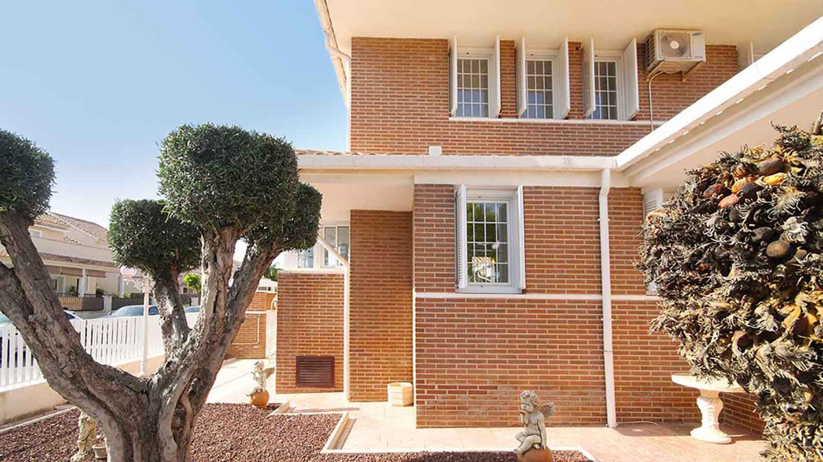 Se vende Villa - Chalet de 4 dormitorios en Costa Calida, Murcia, España