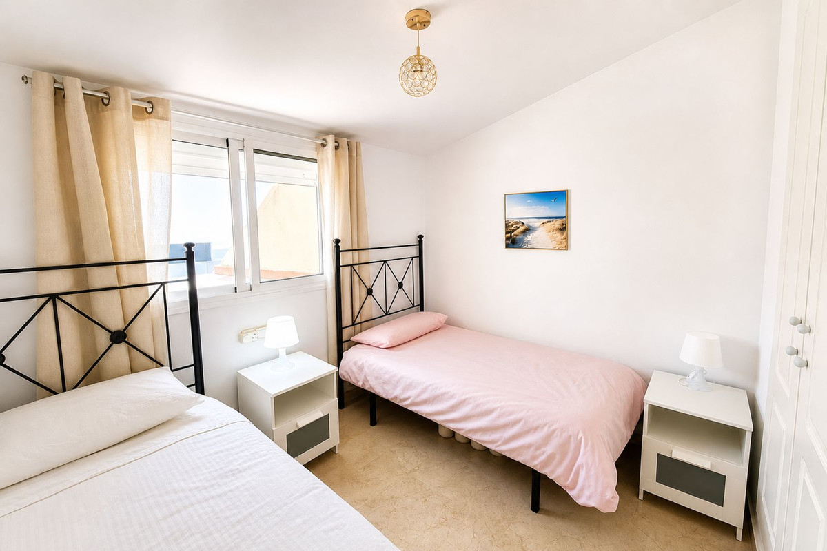 2 Bed Apartment for sale in La Duquesa Costa Del Sol, Málaga, Spain
