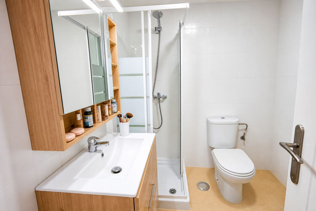 2 Bed Apartment for sale in La Duquesa Costa Del Sol, Málaga, Spain