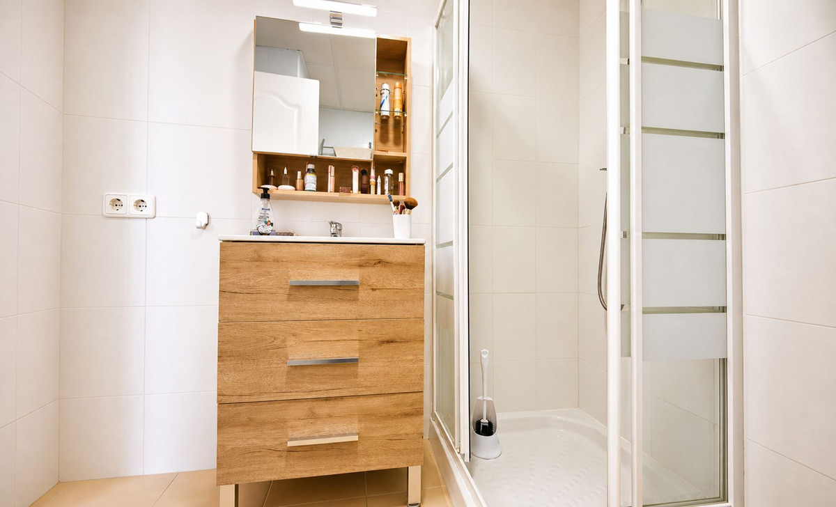 2 Bed Apartment for sale in La Duquesa Costa Del Sol, Málaga, Spain