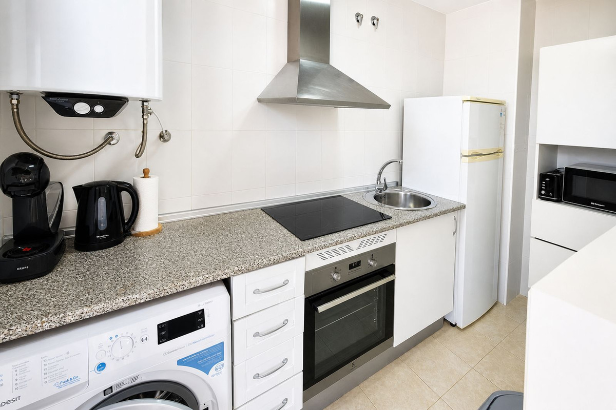 2 Bed Apartment for sale in La Duquesa Costa Del Sol, Málaga, Spain