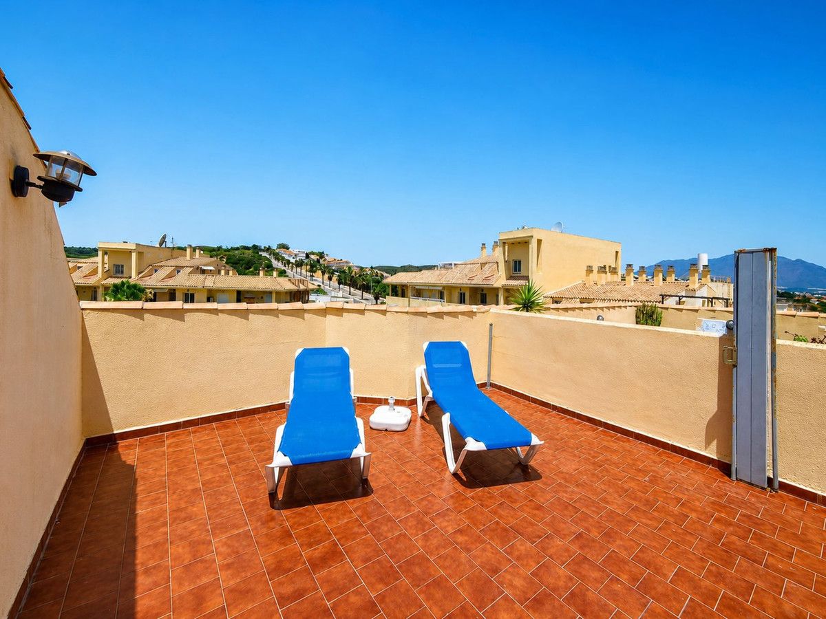 2 Bed Apartment for sale in La Duquesa Costa Del Sol, Málaga, Spain