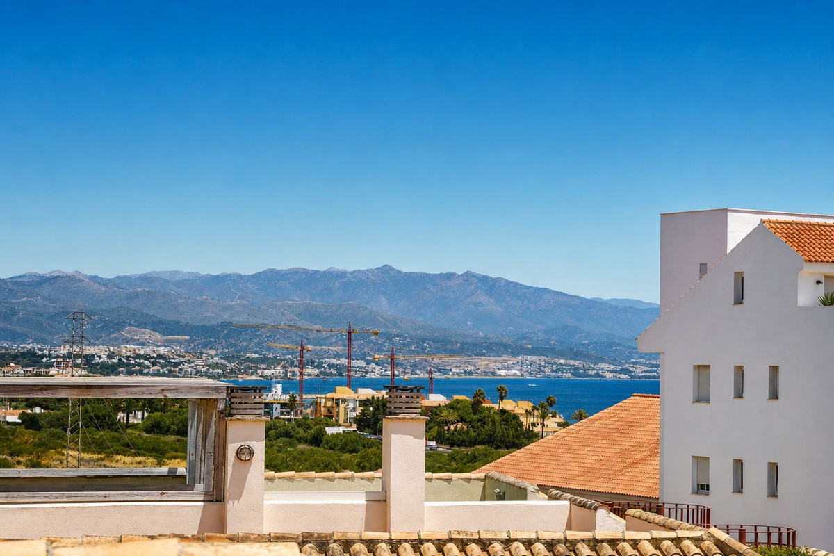 2 Bed Apartment for sale in La Duquesa Costa Del Sol, Málaga, Spain