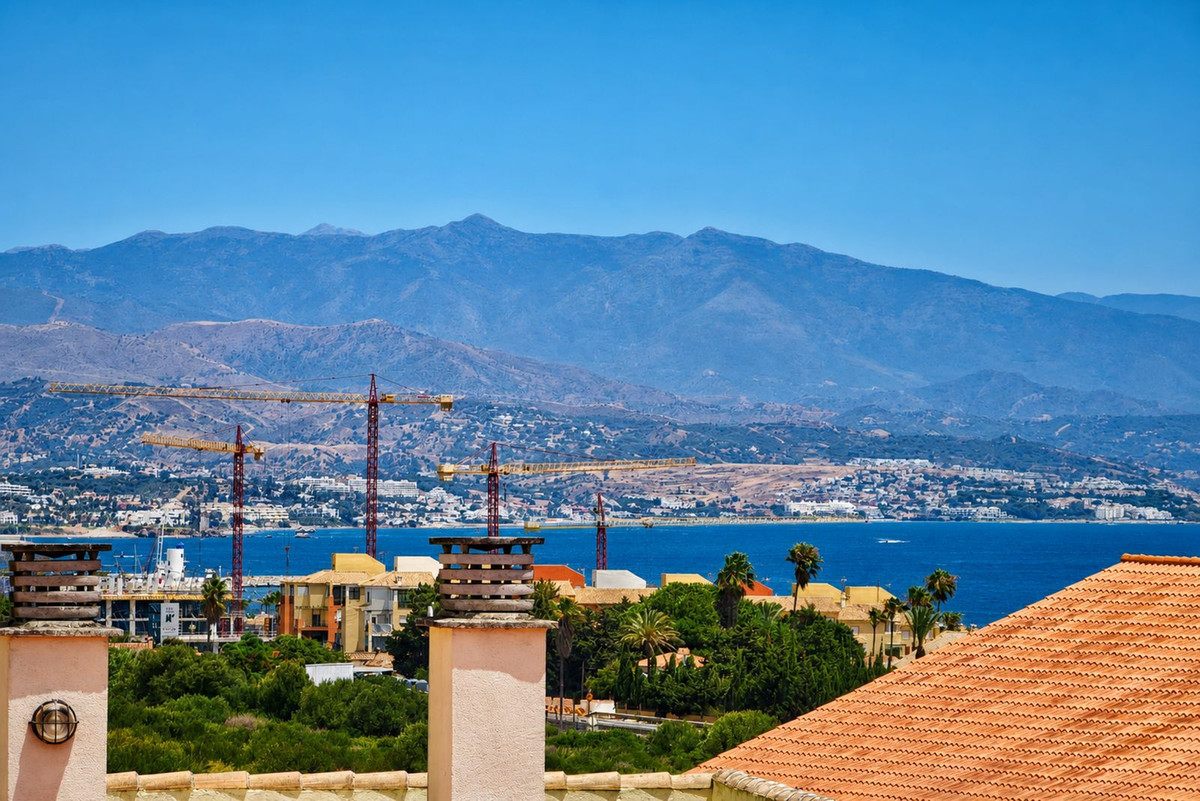 2 Bed Apartment for sale in La Duquesa Costa Del Sol, Málaga, Spain