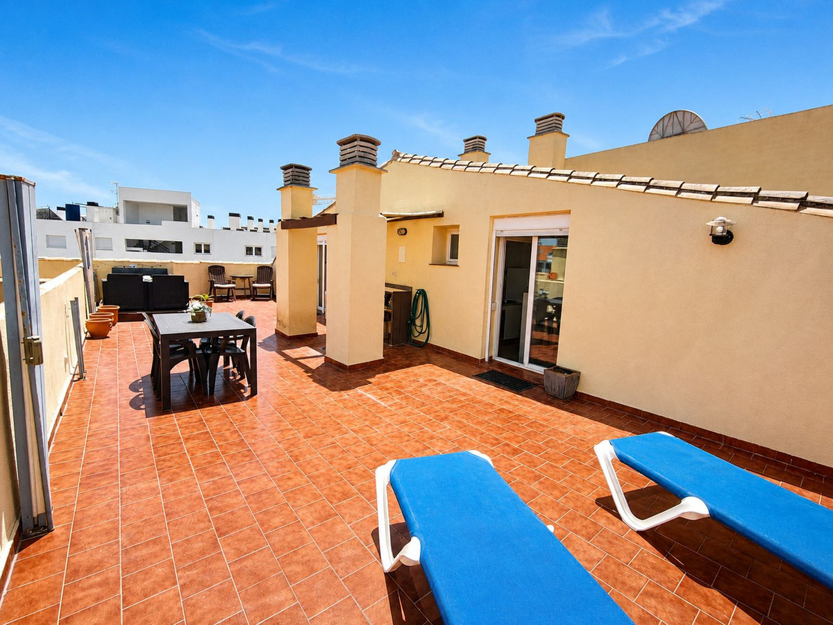 2 Bed Apartment for sale in La Duquesa Costa Del Sol, Málaga, Spain