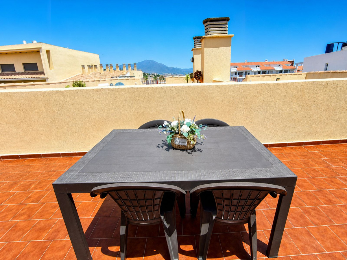 2 Bed Apartment for sale in La Duquesa Costa Del Sol, Málaga, Spain