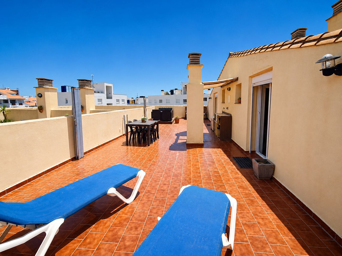 2 Bed Apartment for sale in La Duquesa Costa Del Sol, Málaga, Spain