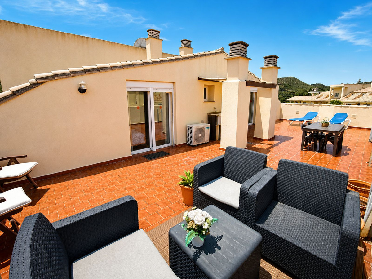 2 Bed Apartment for sale in La Duquesa Costa Del Sol, Málaga, Spain