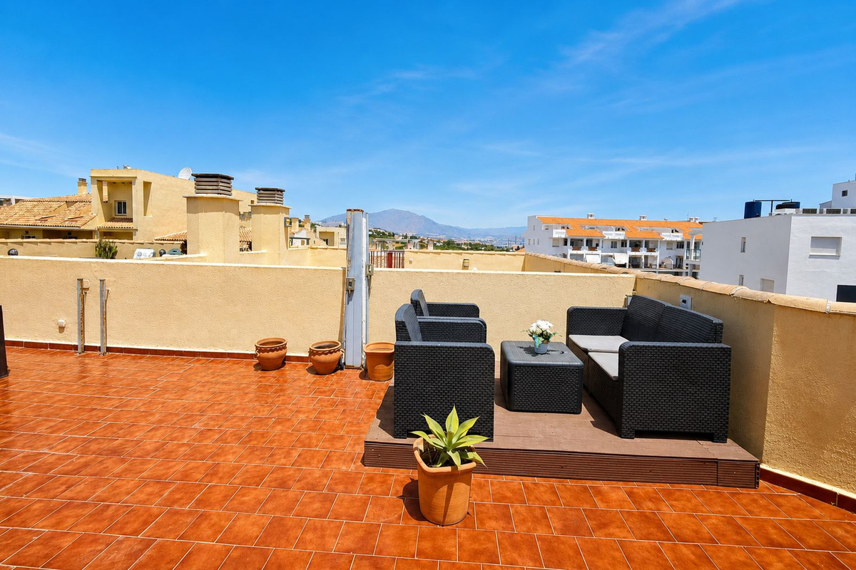 2 Bed Apartment for sale in La Duquesa Costa Del Sol, Málaga, Spain