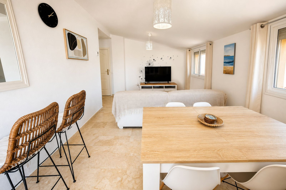 2 Bed Apartment for sale in La Duquesa Costa Del Sol, Málaga, Spain
