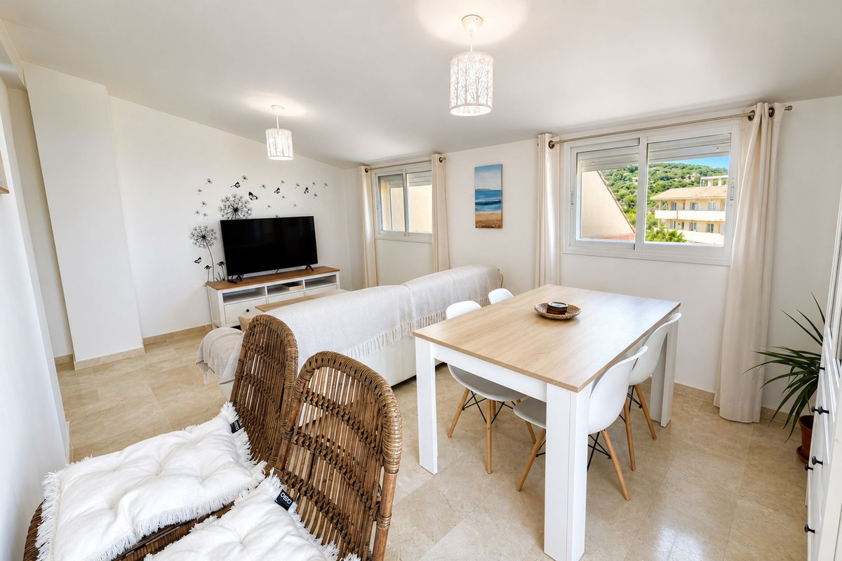 2 Bed Apartment for sale in La Duquesa Costa Del Sol, Málaga, Spain